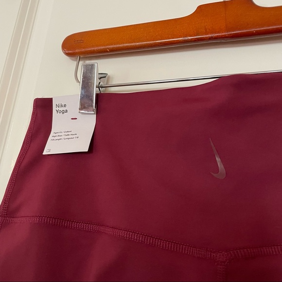 Nike Yoga Dri-FIT lurex tape 7/8 leggings - Picture 8 of 10